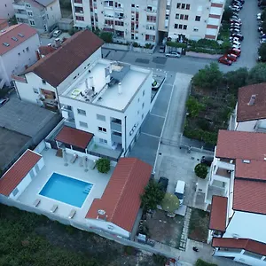 - Luxury With Private Pool Apartman